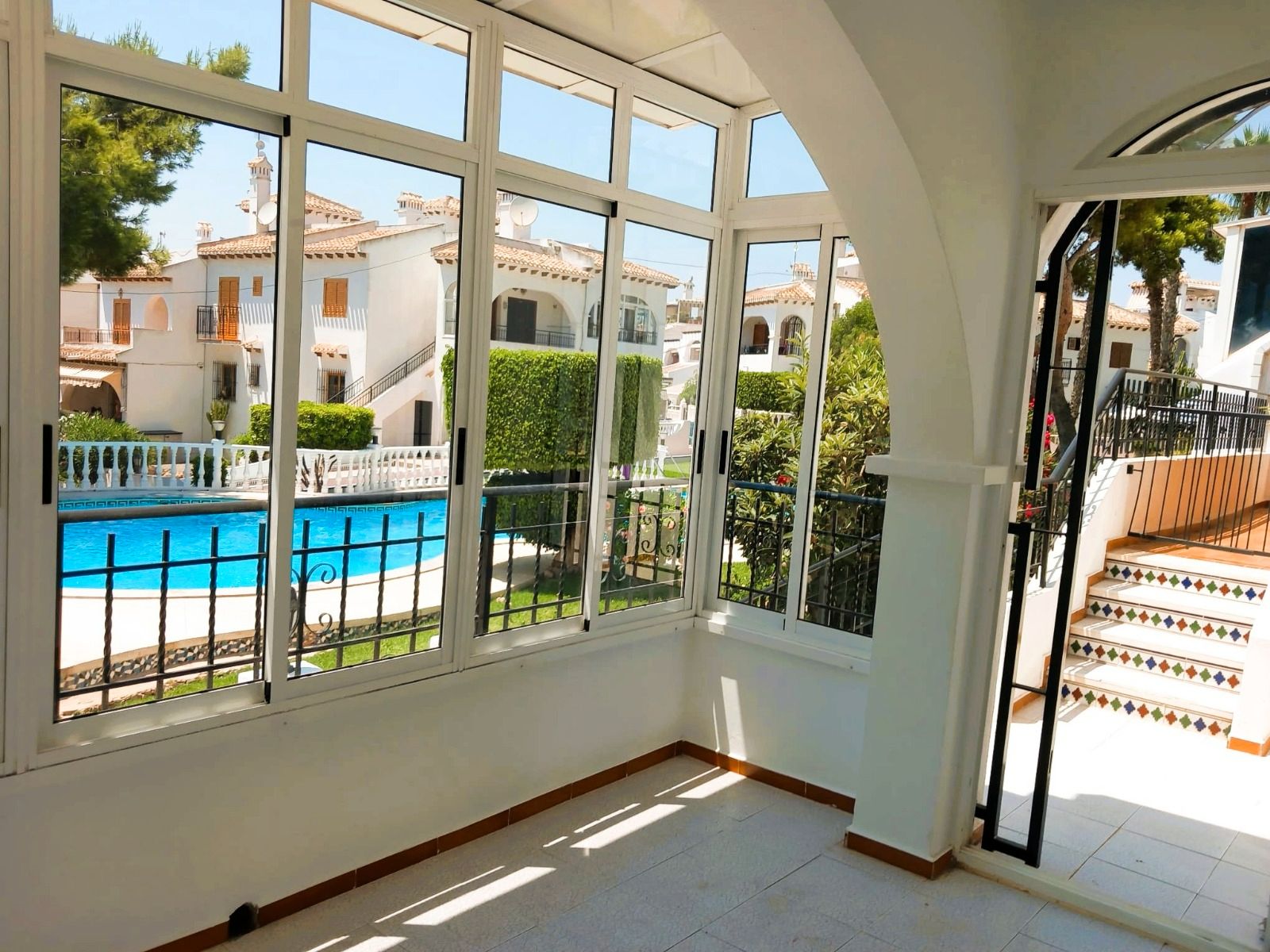 Casa adosada en venda en Torrevieja amb Moblat, Balcó i Piscina comunitària