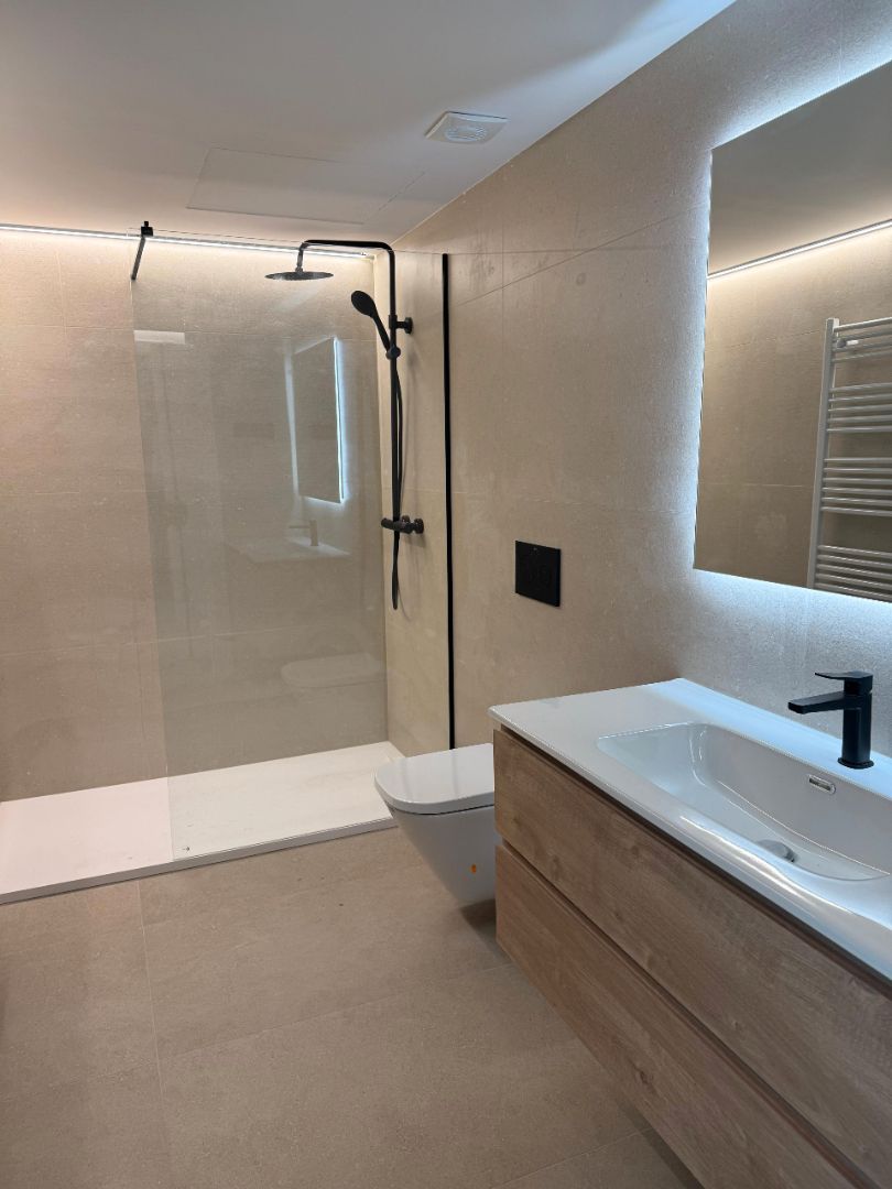 Bathroom of Flat for sale in Granollers  with Air Conditioner, Heating and Microwave