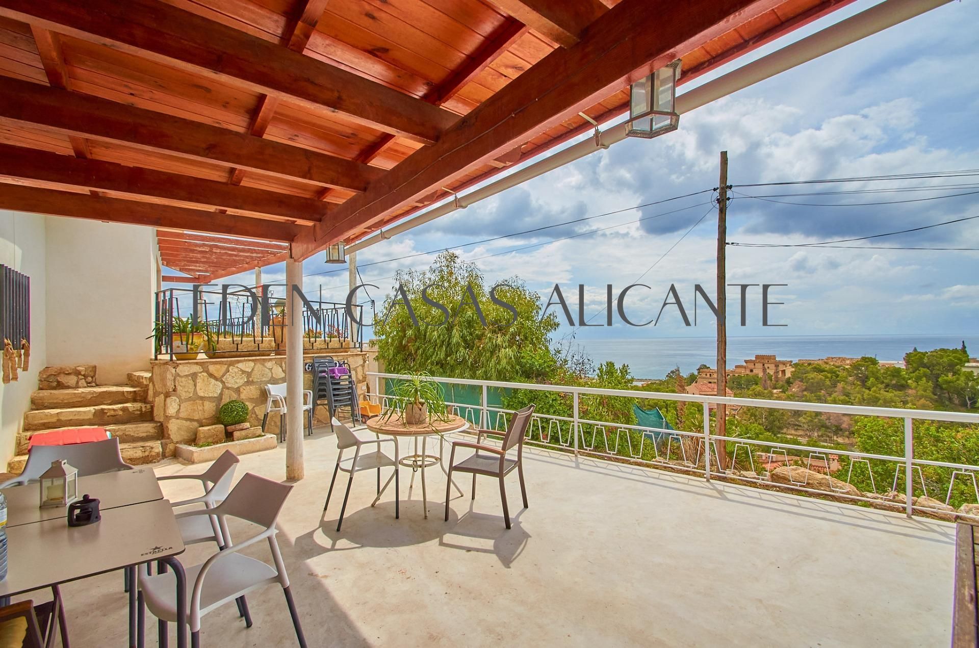 Terrassa de Casa o xalet en venda en El Campello amb Aire condicionat, Calefacció i Jardí privat