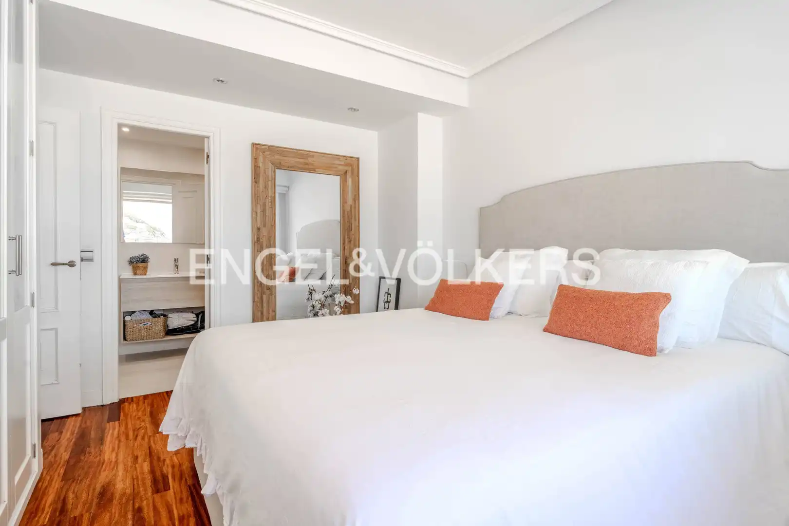 Habitación de Piso en venta en Donostia - San Sebastián  con Calefacción, Parquet y Terraza