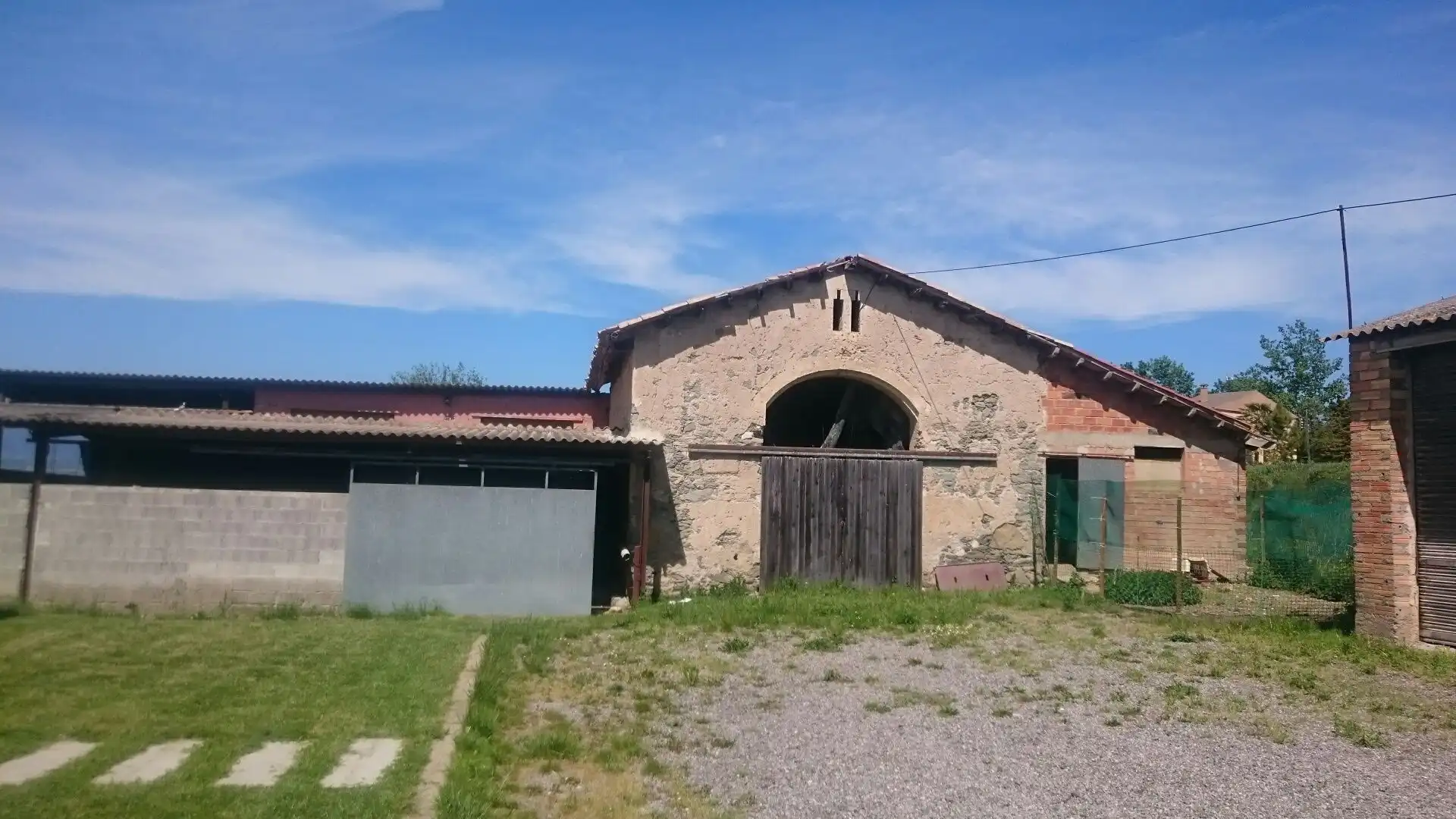 Vista exterior de Finca rústica en venda en Tavèrnoles amb Calefacció, Parquet i Terrassa