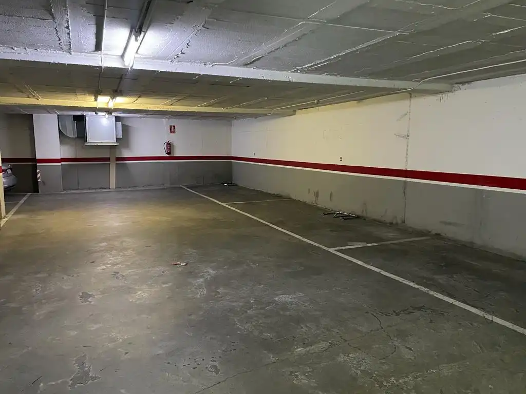Parking with lift for sale in Carrer de Castella, imagen 3