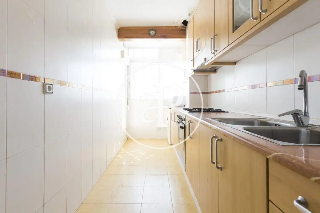 Flat for rent in Carrer de Xile, Mestalla