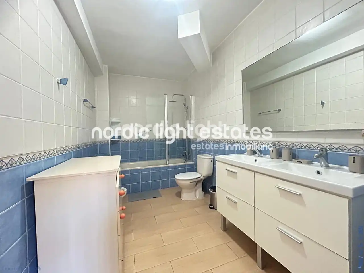 Vista exterior de Piso en venta en Nerja con Aire acondicionado, Piscina y Amueblado