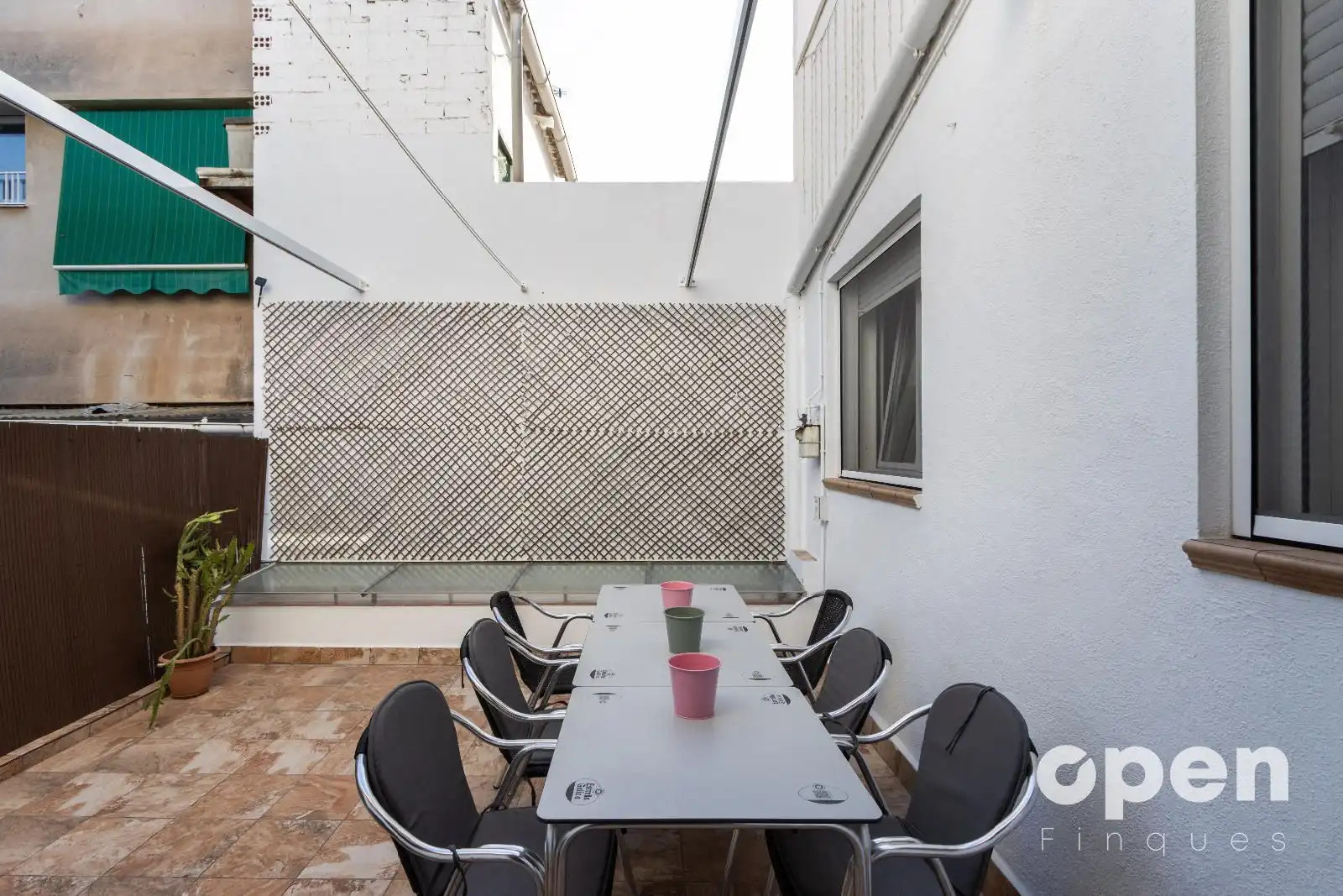 Terrasse von Einfamilien-Reihenhaus zum Verkauf in Terrassa mit Klimaanlage, Heizung und Terrasse