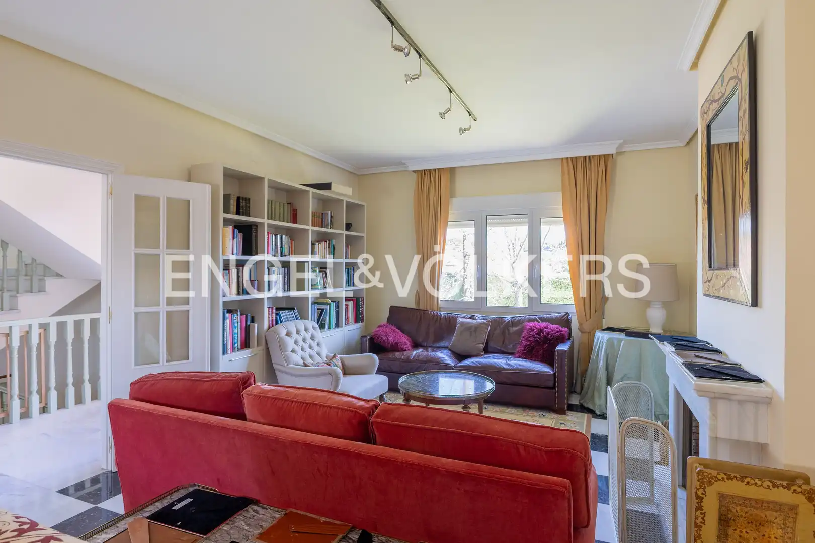 Sala d'estar de Casa o xalet en venda en Boadilla del Monte amb Aire condicionat, Calefacció i Jardí privat