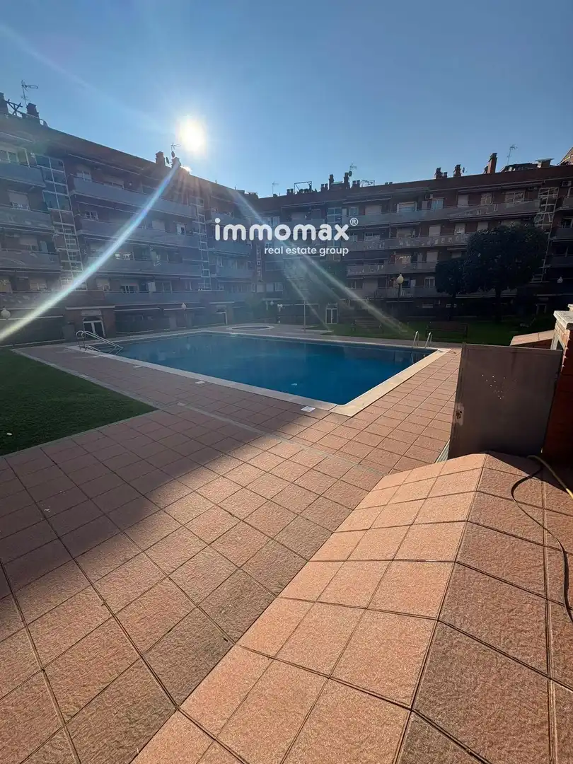 Piscina de Piso en venta en Ripollet con Aire acondicionado, Calefacción y Terraza