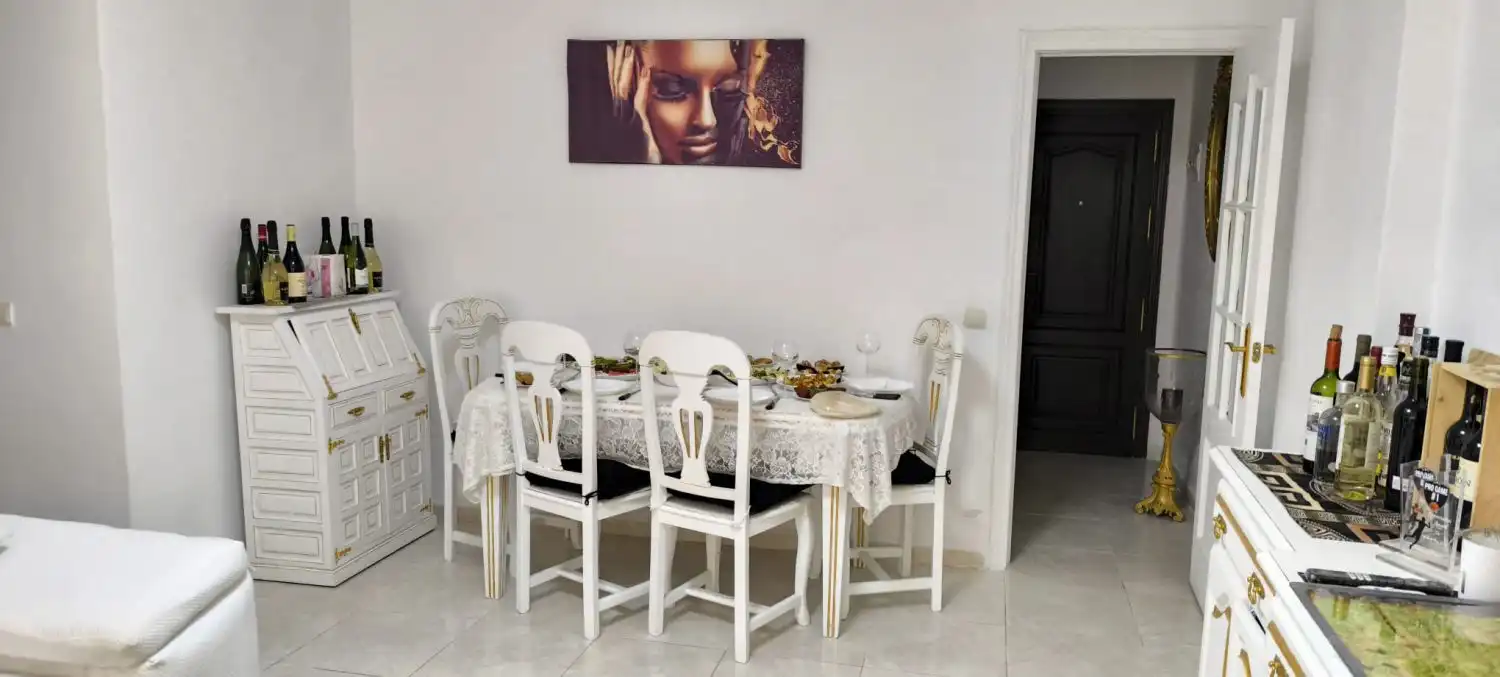 Menjador de Apartament en venda en Marbella amb Calefacció, Terrassa i Piscina comunitària