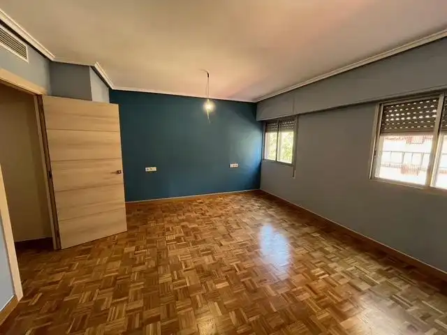 Schlafzimmer von Wohnung zum Verkauf in Zaragoza mit Klimaanlage und Abstellraum