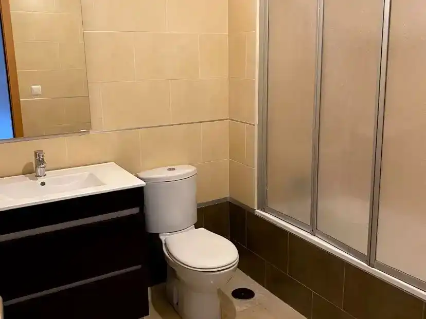 Bany de Pis en venda en Sanlúcar la Mayor amb Aire condicionat, Piscina i Moblat