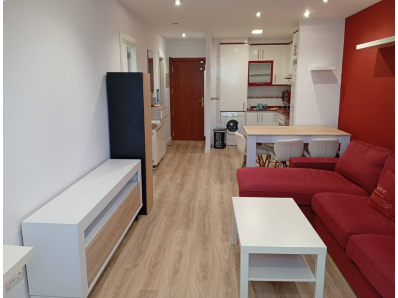 Dormitori de Pis de lloguer en Barbadás amb Calefacció, Parquet i Moblat