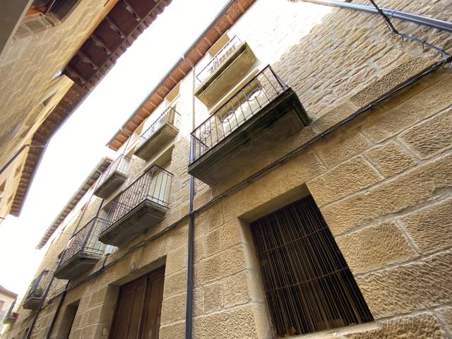 Edificio en Venta en Calle Santa Luisa Marillac en Uncastillo