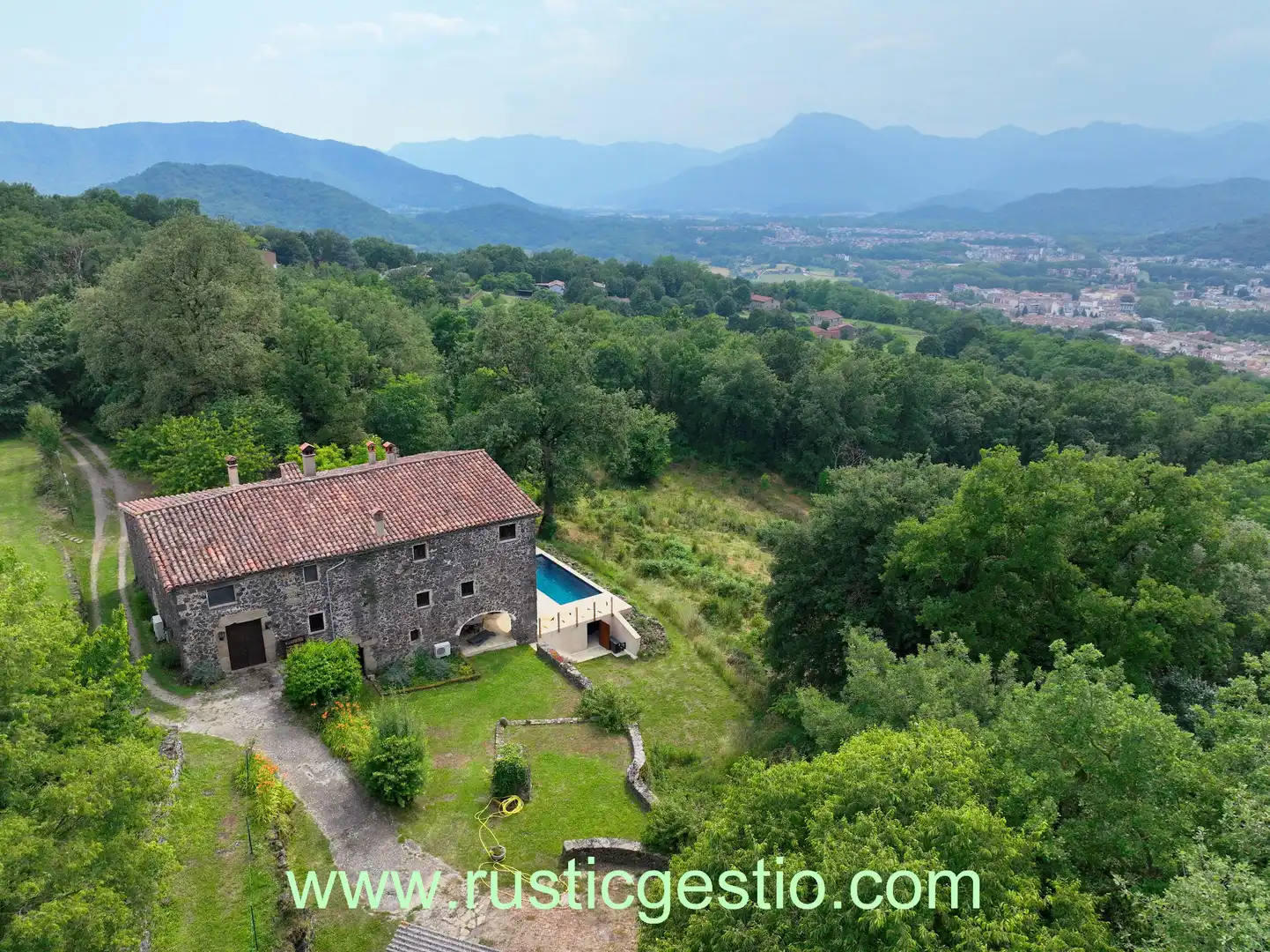 Jardín de Finca rústica en venta en Olot con Aire acondicionado, Jardín privado y Parquet