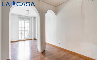 Bedroom of Flat for sale in  Madrid Capital