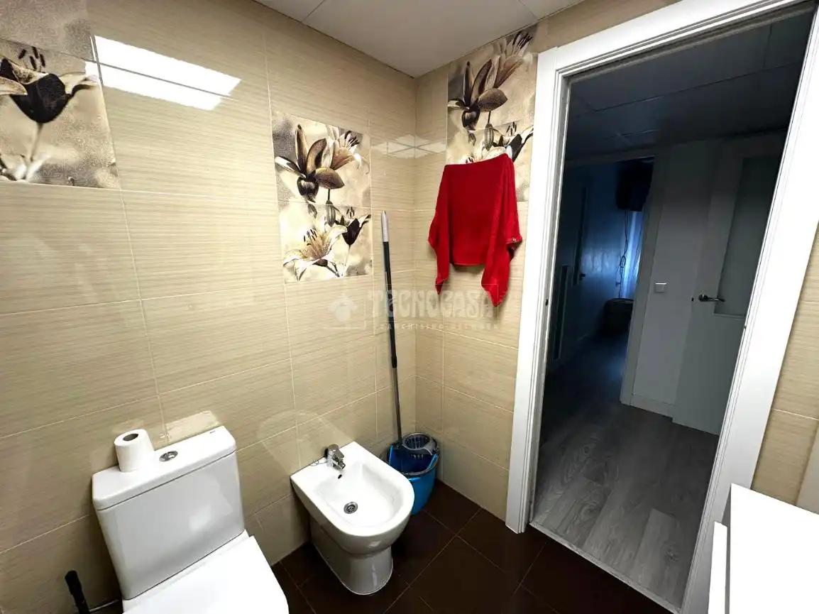 Baño de Piso en venta en Parla con Aire acondicionado, Parquet y Amueblado