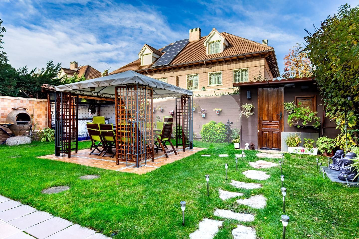 Jardí de Casa adosada en venda en Majadahonda amb Aire condicionat, Calefacció i Jardí privat