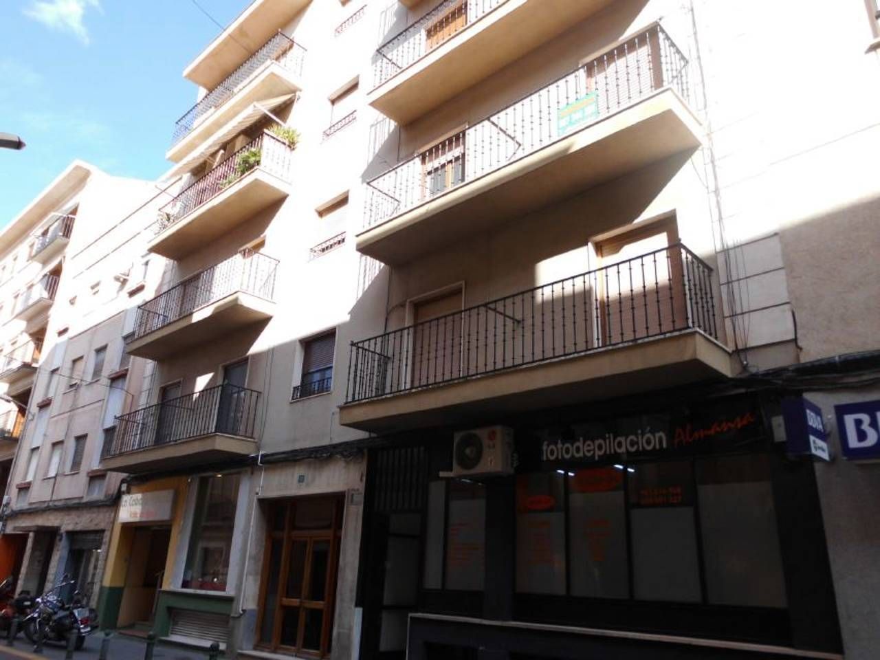 Vista exterior de Àtic en venda en Almansa amb Terrassa i Balcó