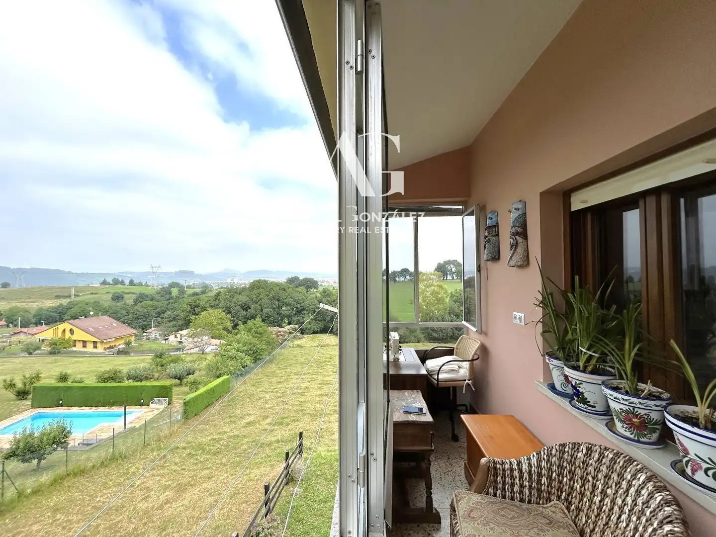 Terrassa de Casa o xalet en venda en Torrelavega  amb Calefacció i Terrassa