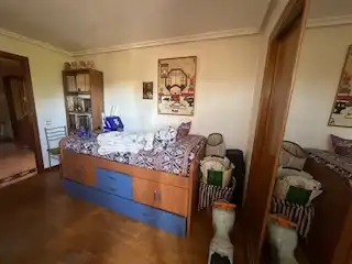 Habitación de Piso en venta en Valverde de la Virgen con Calefacción, Parquet y Terraza