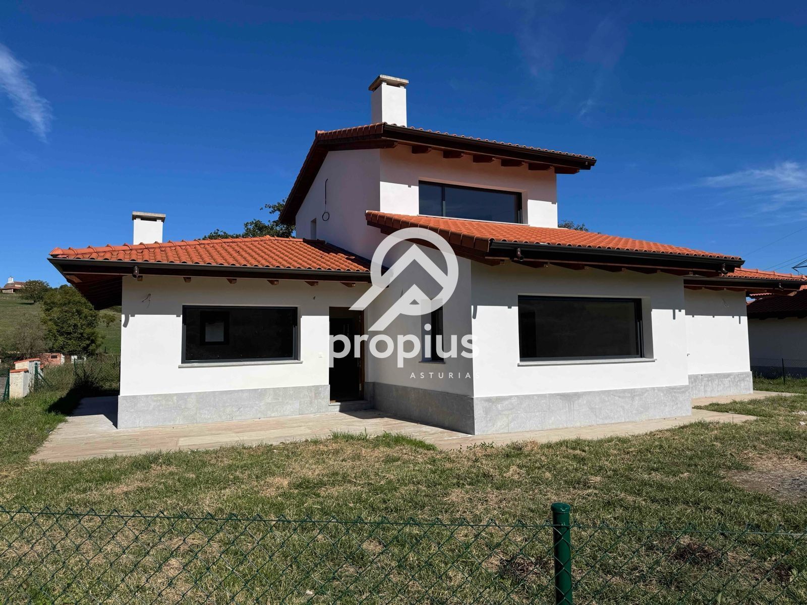 Vista exterior de Casa o xalet en venda en Parres amb Calefacció, Jardí privat i Terrassa