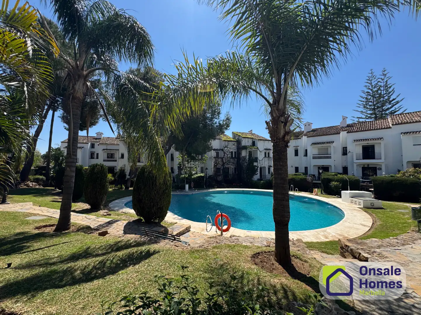 Jardín de Casa adosada en venta en Marbella con Terraza, Balcón y Alarma