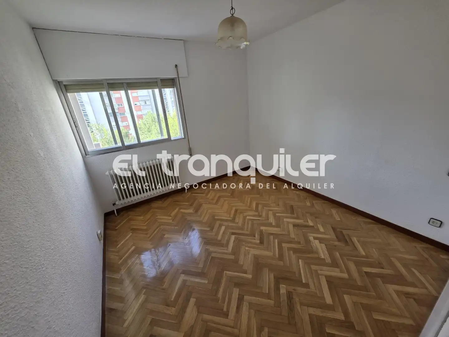 Bedroom of Flat for rent in Madrid  with Parquet flooring, Terrace and Furnished