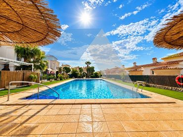 Bungalow with balcony for sale in Pueblo Acantilado - Lanuza