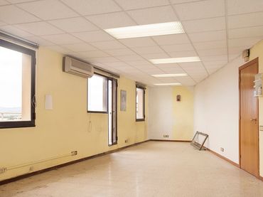 Oficina amb ascensor de lloguer a DE LAS PALMERAS 6