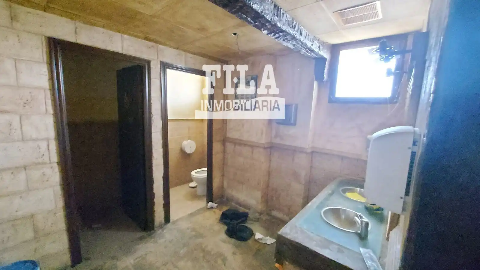 Geschaftsraum zum Verkauf in Calafell mit Klimaanlage und Terrasse