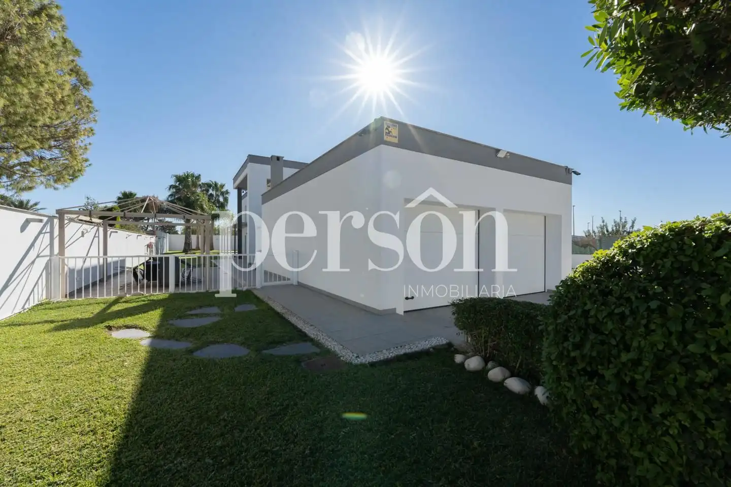 Vista exterior de Casa o chalet en venta en La Pobla de Vallbona con Aire acondicionado, Calefacción y Jardín privado