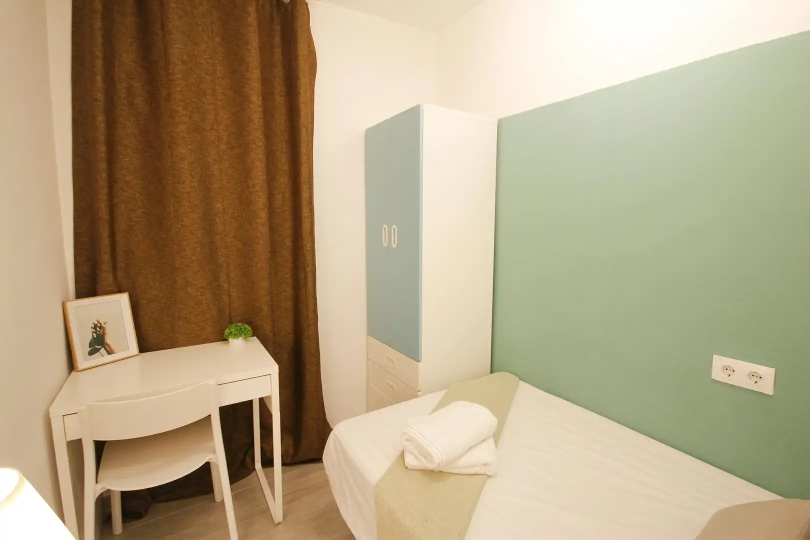 Habitación de Piso para compartir en Barcelona con Calefacción, Amueblado y Lavadora