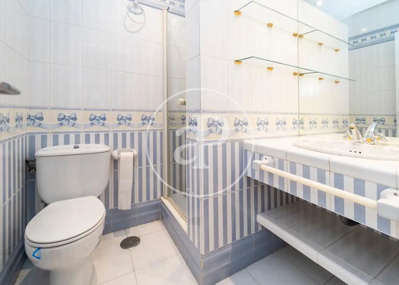Baño de Piso de alquiler en Madrid con Aire acondicionado y Calefacción