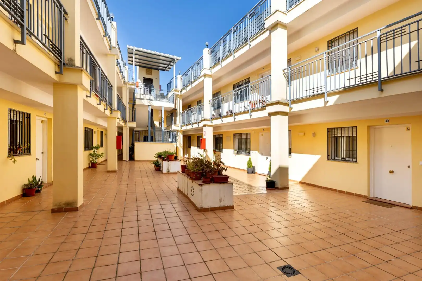 Vista exterior de Piso en venta en Cúllar Vega con Trastero