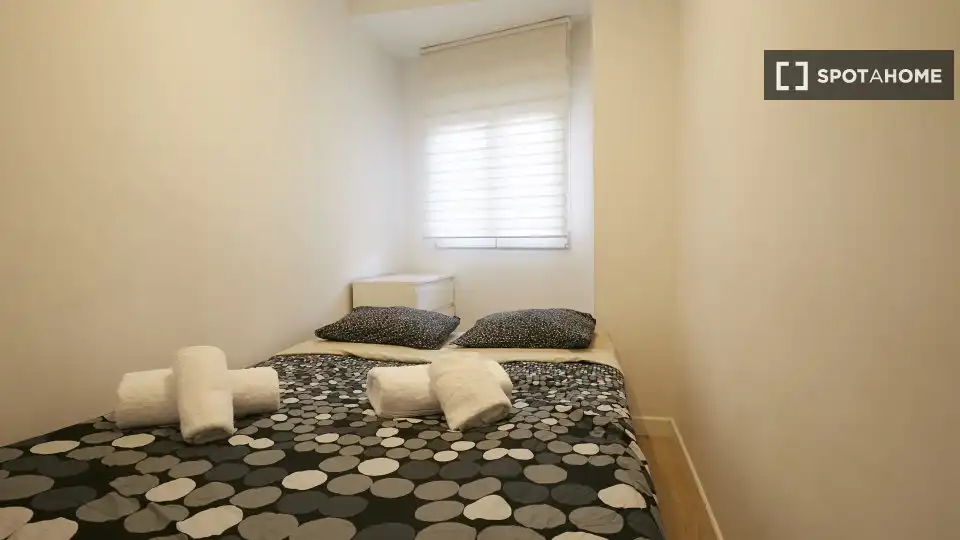 Bedroom of Flat for rent in Madrid  with Air Conditioner, Heating and Furnished