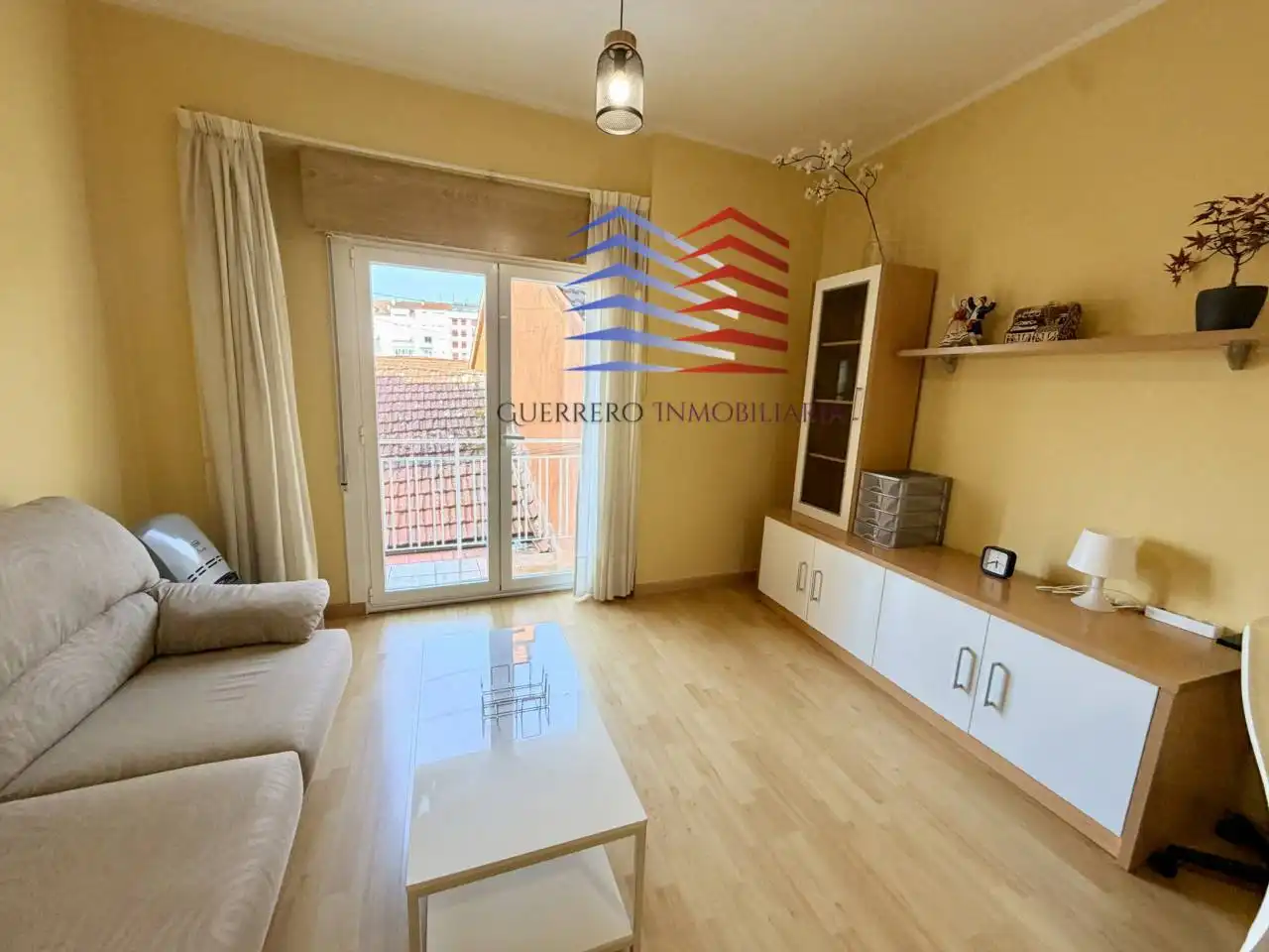 Wohnzimmer von Wohnungen zur Miete in Ourense Capital  mit Heizung, Parkett und Möbliert