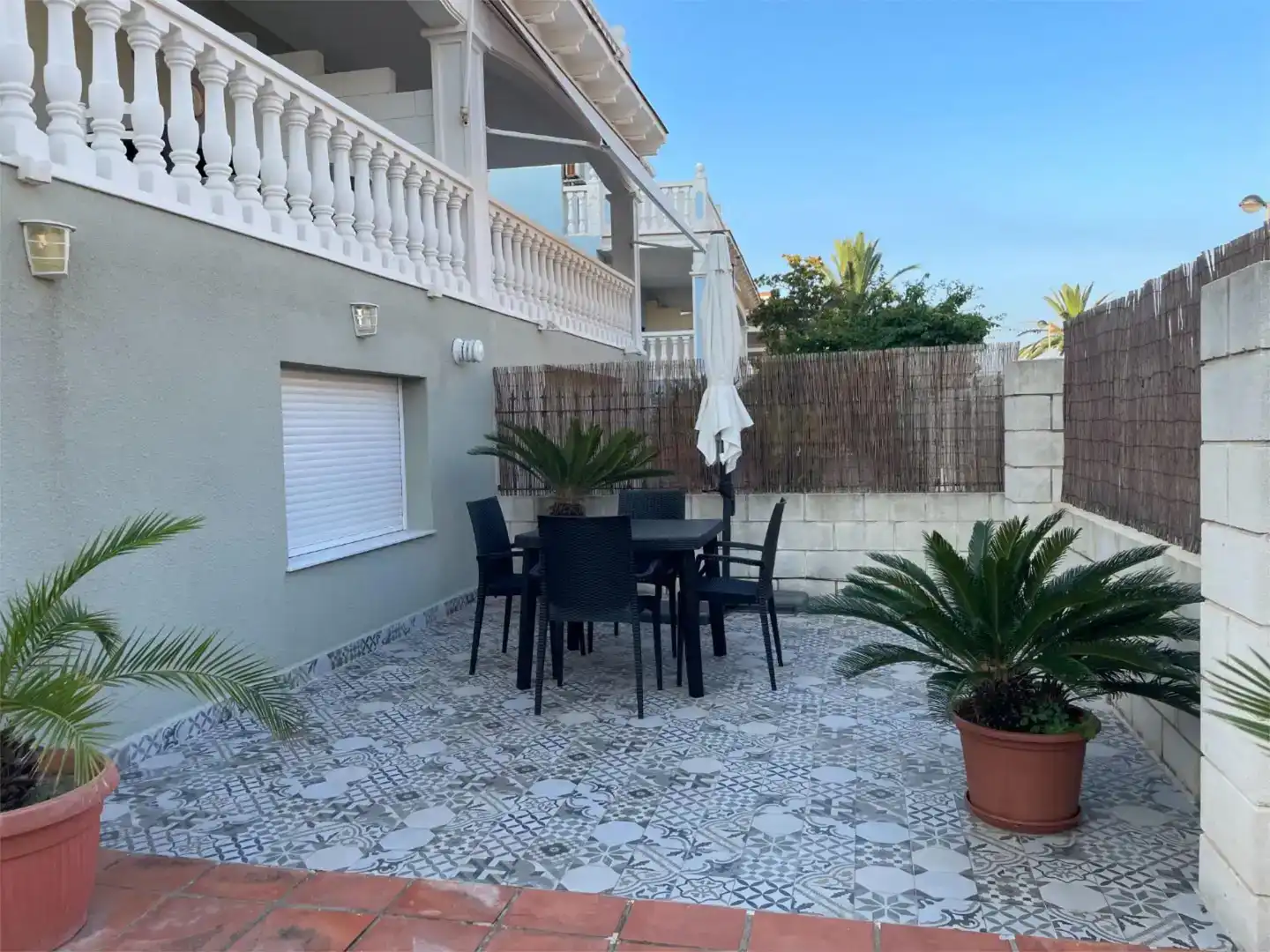 Terrasse von Erdgeschoss zur Miete in Oliva mit Klimaanlage