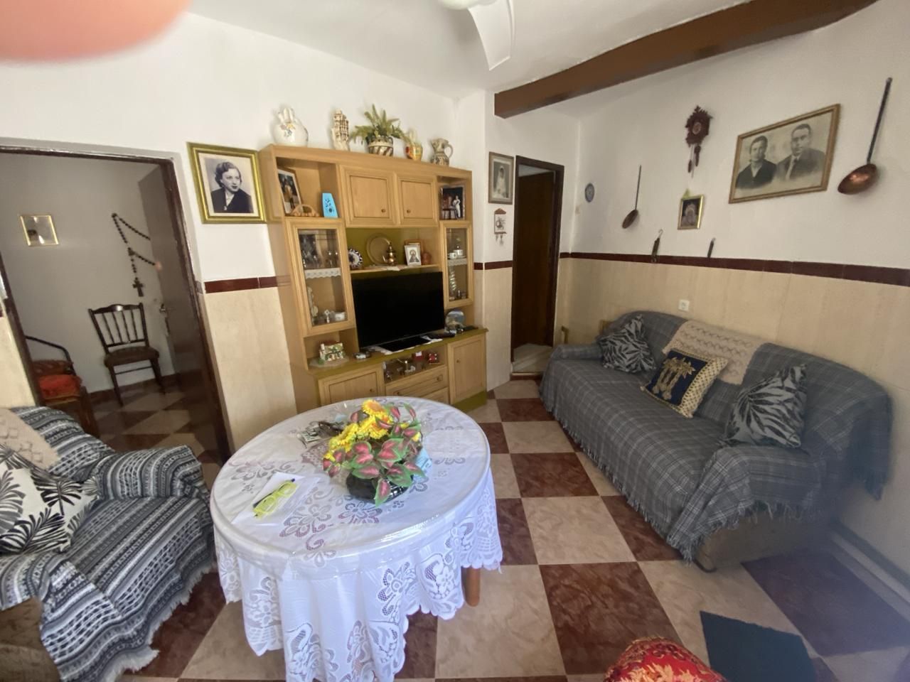 Sala d'estar de Casa o xalet en venda en Tarancón amb Calefacció, Traster i Moblat