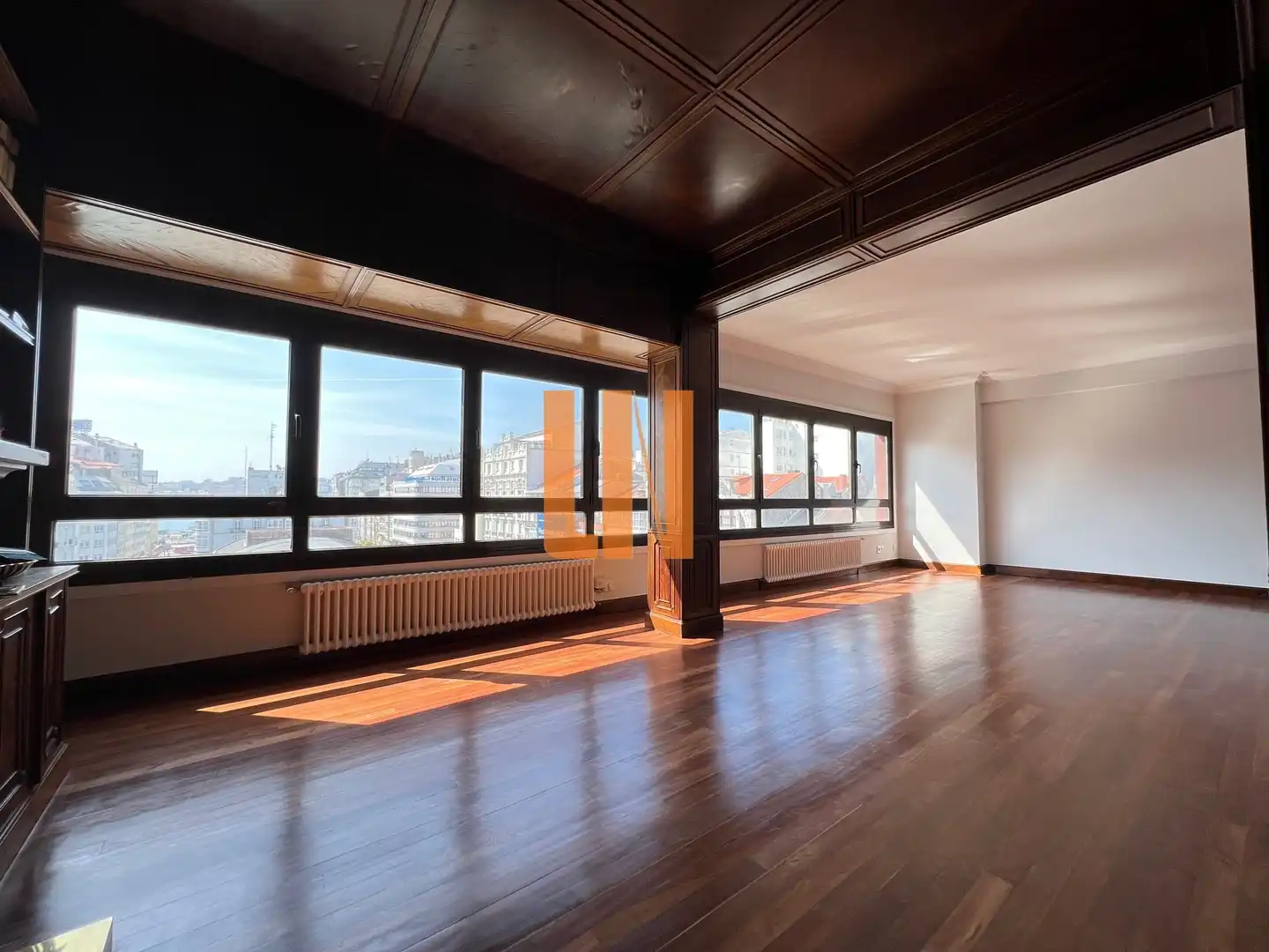 Wohnzimmer von Wohnung zur Miete in A Coruña Capital  mit Heizung, Parkett und Ofen
