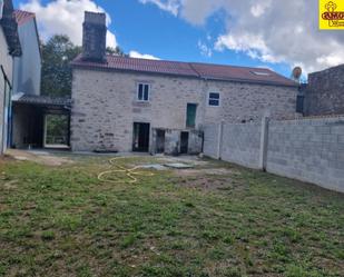 Vista exterior de Casa o xalet en venda en Santiago de Compostela  amb Jardí privat i Terrassa