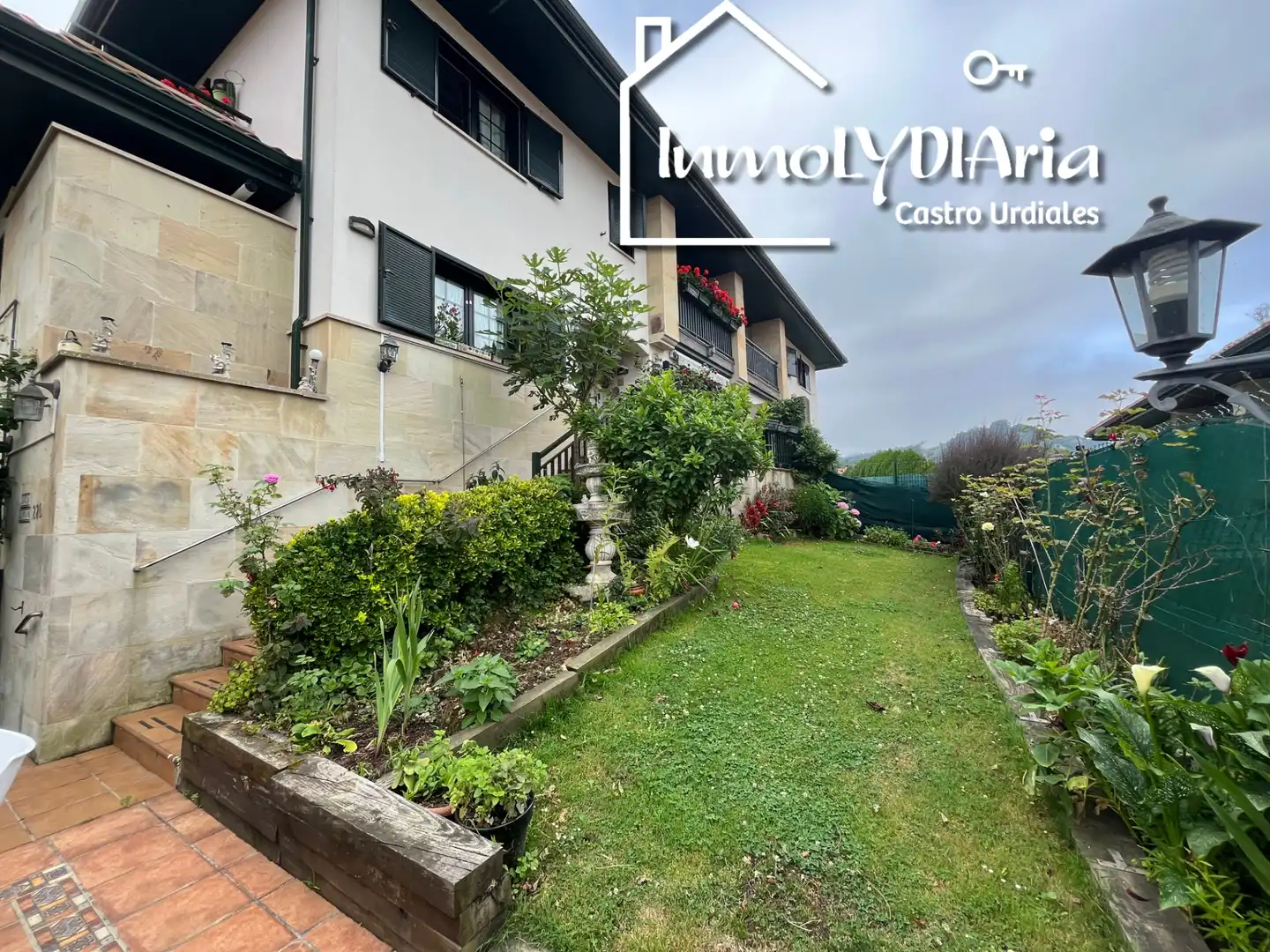 Vista exterior de Casa o chalet en venta en Castro-Urdiales con Calefacción, Jardín privado y Parquet