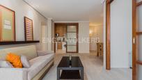 Sala d'estar de Apartament en venda en  Madrid Capital amb Aire condicionat, Terrassa i Balcó