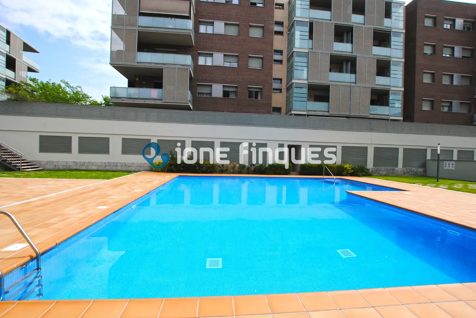 Schwimmbecken von Wohnung zum Verkauf in Sant Cugat del Vallès mit Heizung, Privatgarten und Terrasse