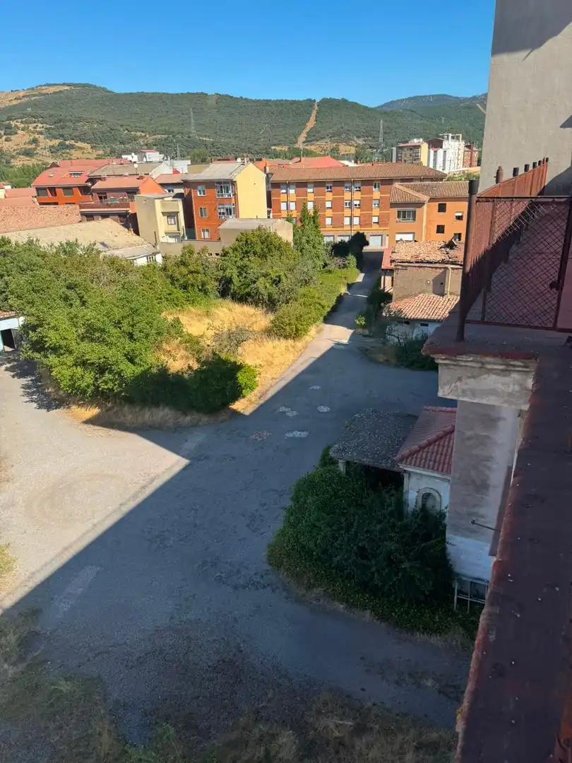 Buildings for sale in La Robla 