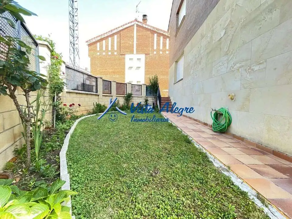 Exterior view of Detached homes for sale in Haro  with Heating, Parquet flooring and Terrace