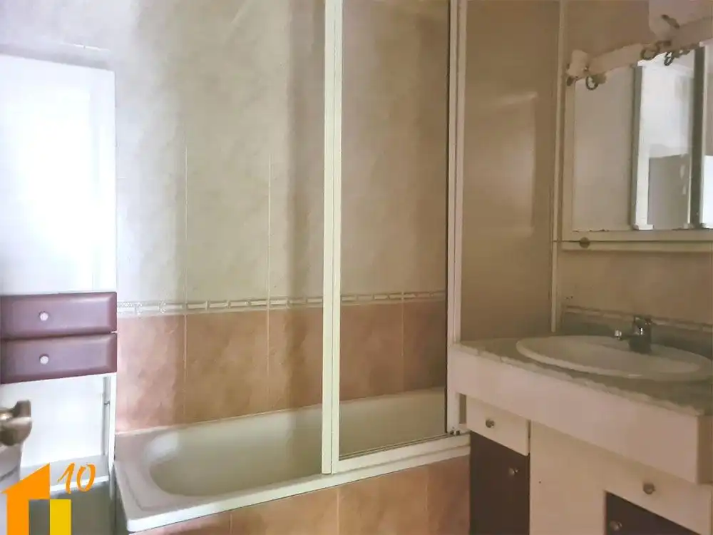 Badezimmer von Wohnung zum Verkauf in Burgos mit Heizung