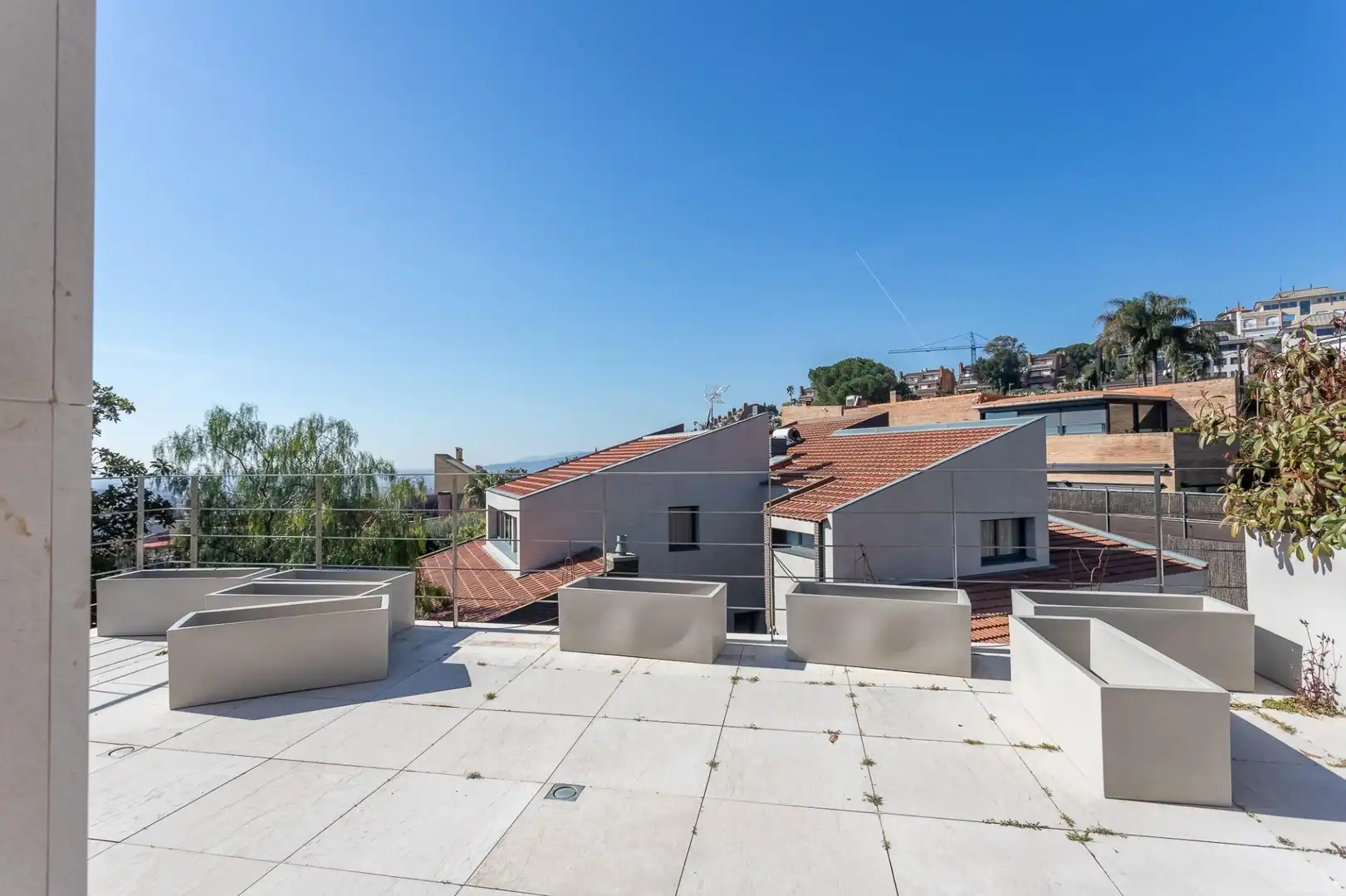 Vista exterior de Casa adosada en venda en Esplugues de Llobregat amb Calefacció, Jardí privat i Terrassa