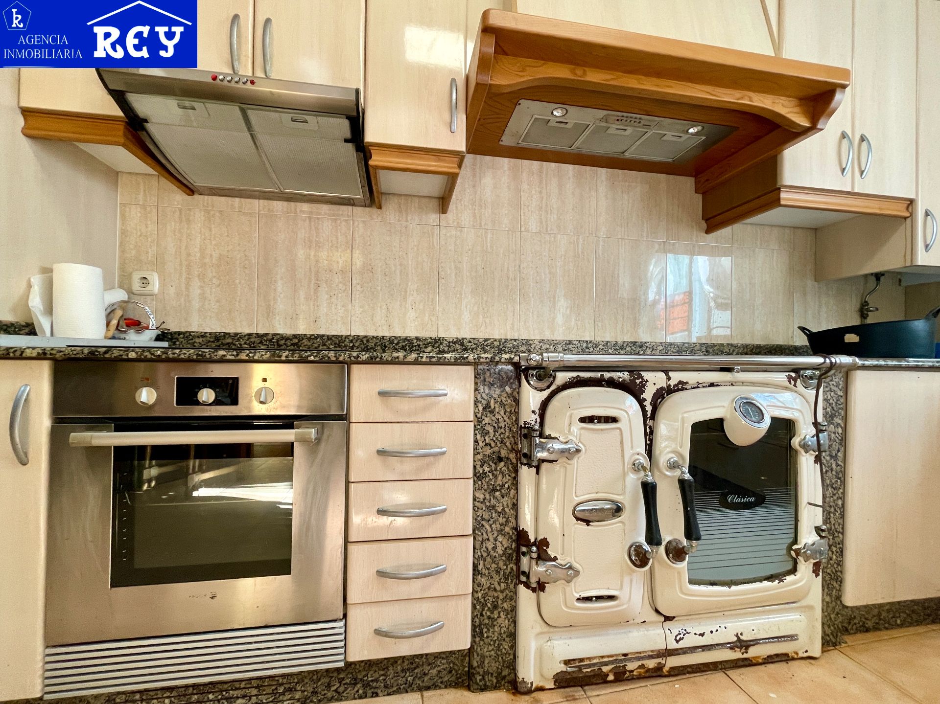 Kitchen of House or chalet for sale in Santiago de Compostela   with Storage room and Furnished