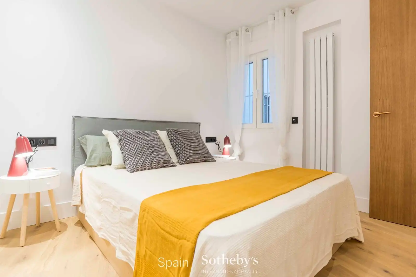 Bedroom of Apartments for sale in Madrid  with Air Conditioner