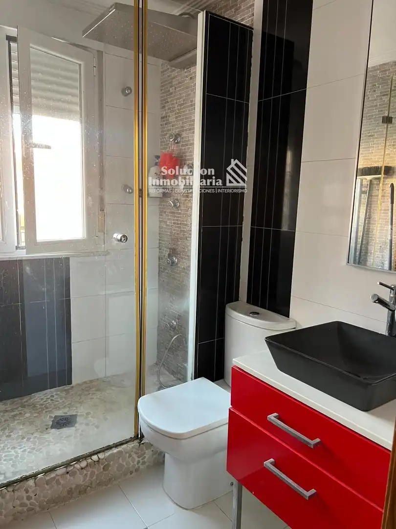 Bany de Apartament en venda en Salamanca amb Calefacció, Terrassa i Moblat