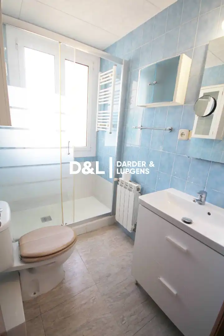 Bathroom of Flat for sale in Vilanova i la Geltrú  with Air Conditioner, Heating and Storage room